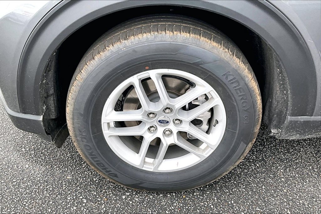 New 2026 Ford Explorer Active RWD image 12