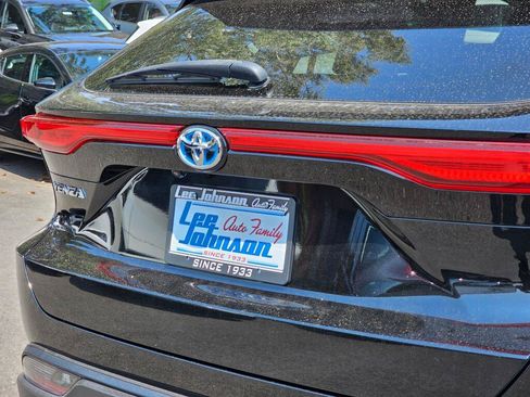 Used 2023 Toyota Venza LE AWD/4WD image 14