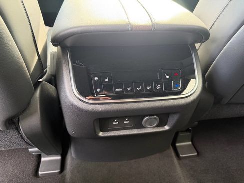 Used 2025 Nissan Armada Platinum Reserve AWD/4WD image 33