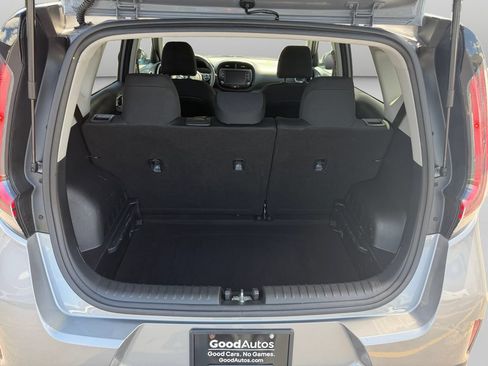 Used 2025 Kia Soul LX w/ LX Technology Package FWD image 23