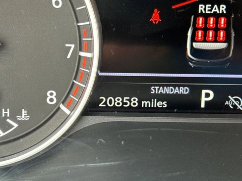 Used 2024 Nissan Pathfinder SV image 25