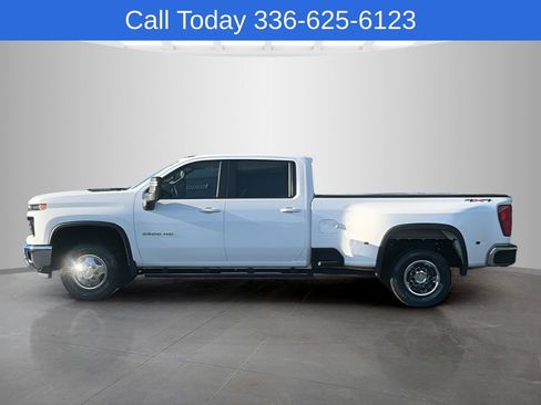 Used 2025 Chevrolet Silverado 3500 LT AWD/4WD image 2