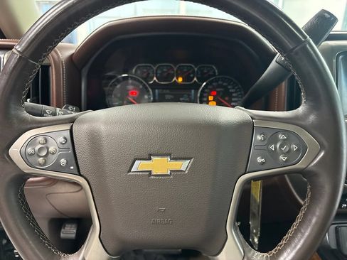Used 2015 Chevrolet Silverado 1500 High Country w/ High Country Premium Package AWD/4WD image 19