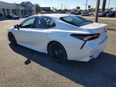 Used 2022 Toyota Camry XSE image 3
