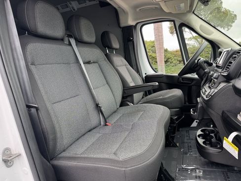 Used 2023 RAM ProMaster 2500 w/ Driver Convenience Group FWD image 6