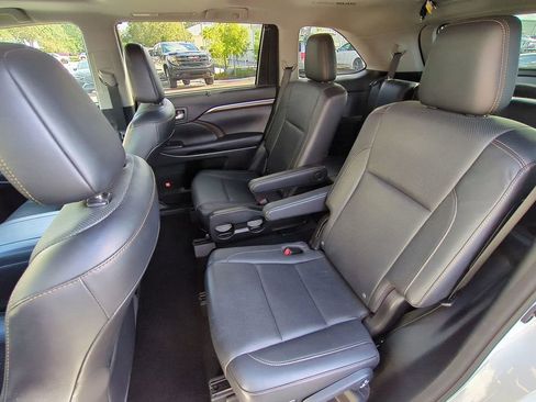 Used 2016 Toyota Highlander Limited image 13
