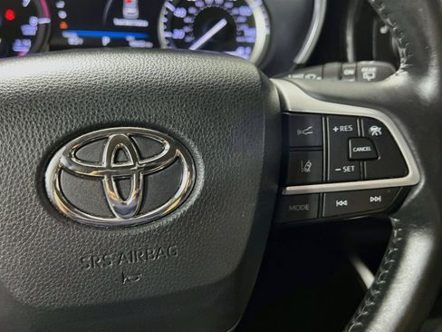 Used 2022 Toyota Highlander XLE FWD image 20