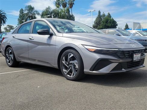 Used 2025 Hyundai Elantra Sport image 25