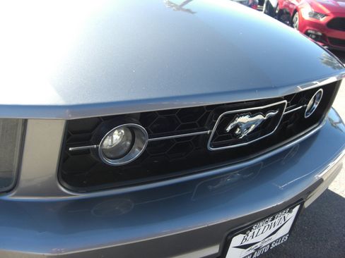 Used 2007 Ford Mustang Premium image 5