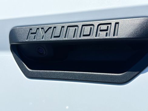 Certified 2022 Hyundai Santa Cruz SEL AWD/4WD image 13