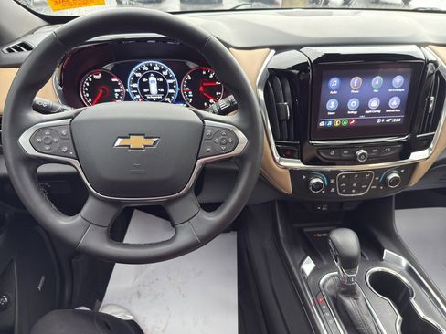Used 2023 Chevrolet Traverse Premier image 12