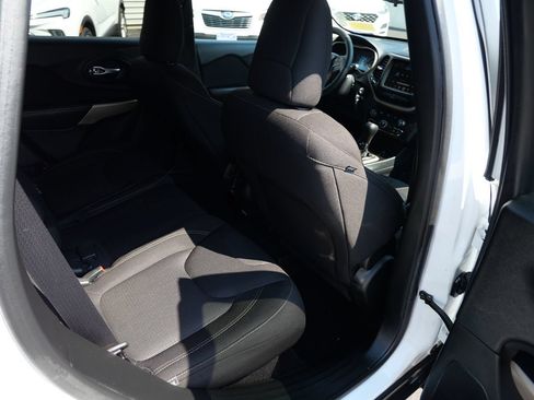 Used 2017 Jeep Cherokee Latitude w/ Cold Weather Group AWD/4WD image 22