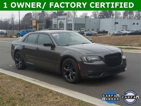 Used 2021 Chrysler 300 Touring w/ Sport Appearance Package image 17