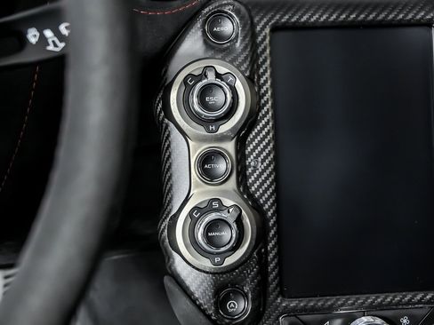 Used 2018 McLaren 720S Performance RWD image 33