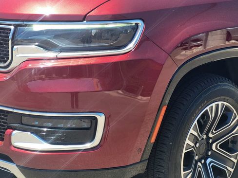 Used 2022 Jeep Wagoneer Series III AWD/4WD image 9