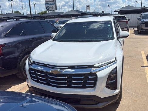 Used 2025 Chevrolet Equinox LT FWD image 9