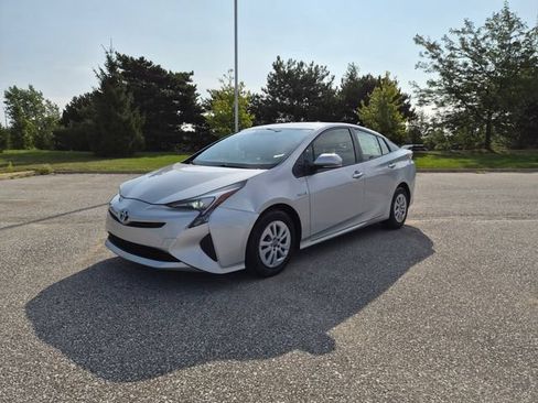 Used 2016 Toyota Prius Two FWD image 1