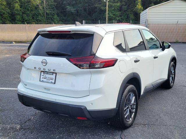 Used 2024 Nissan Rogue S FWD image 2
