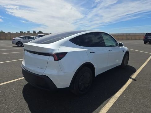 Used 2026 Tesla Model Y AWD image 2