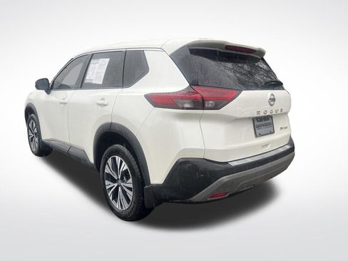 Used 2021 Nissan Rogue SV image 3