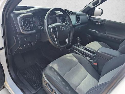 Used 2021 Toyota Tacoma TRD Off-Road w/ Technology Package AWD/4WD image 9