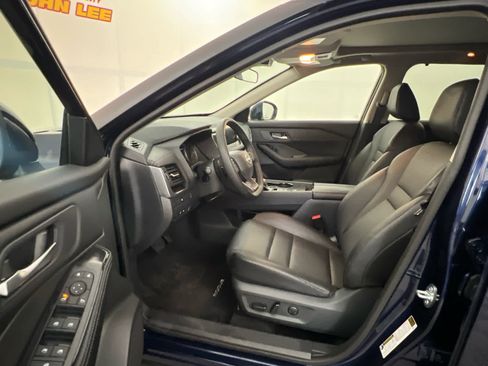 Used 2025 Nissan Rogue SV w/ SV Premium Package FWD image 15