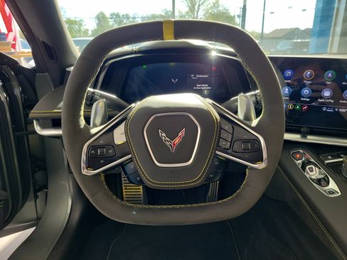 Used 2022 Chevrolet Corvette Stingray Premium Conv w/ Z51 Performance Package RWD image 18