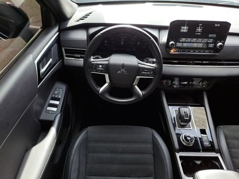 Used 2024 Mitsubishi Outlander SE image 15