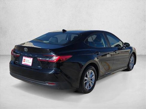 Used 2025 Toyota Camry LE image 5