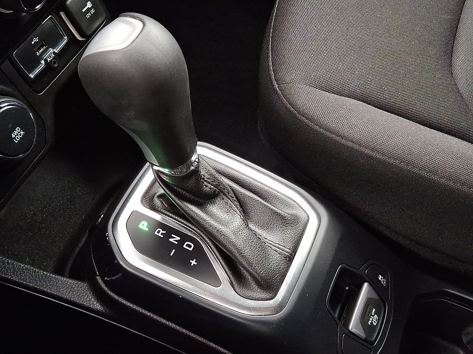 Certified 2018 Jeep Renegade Latitude AWD/4WD image 14