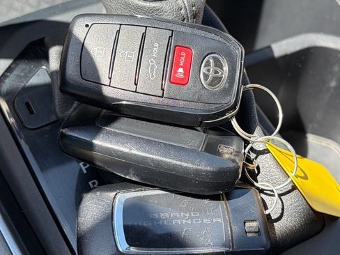 Used 2024 Toyota Grand Highlander AWD image 13