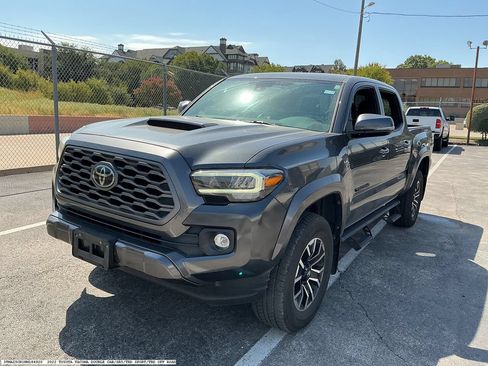 Used 2022 Toyota Tacoma TRD Sport w/ Technology Package RWD image 4