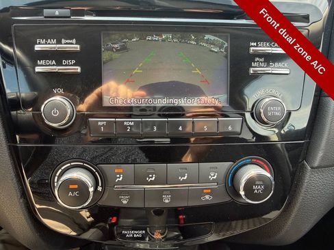 Used 2017 Nissan Rogue SV FWD image 23