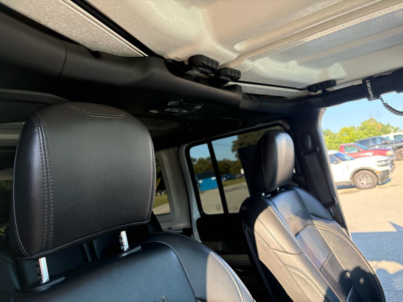 Used 2023 Jeep Wrangler Unlimited Sahara w/ Cold Weather Group AWD/4WD image 46