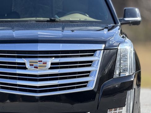 Used 2019 Cadillac Escalade Platinum image 14