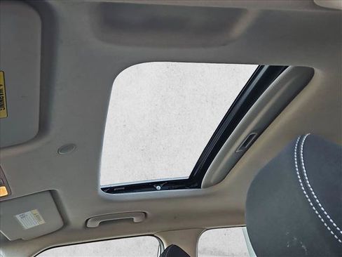 Used 2025 Hyundai Venue SEL FWD image 15
