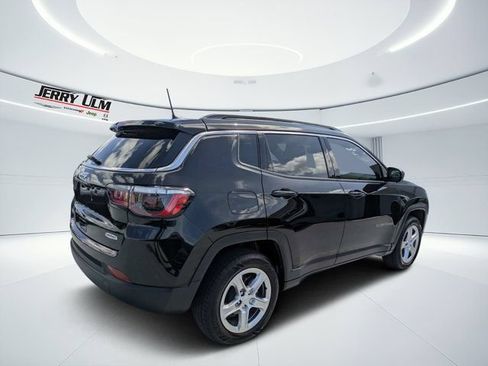 Used 2023 Jeep Compass Latitude w/ Convenience Group AWD/4WD image 3