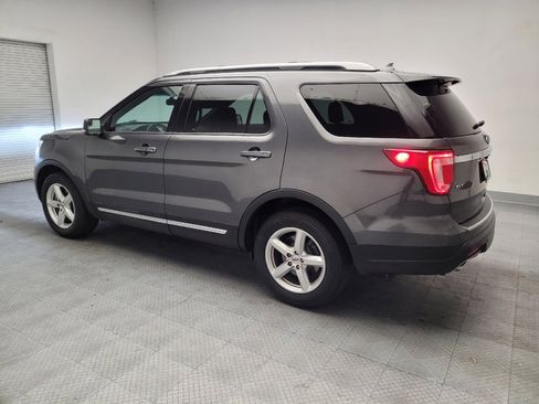 Used 2018 Ford Explorer XLT w/ Equipment Group 201A FWD image 3