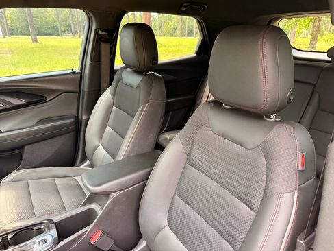 Used 2021 Chevrolet TrailBlazer RS w/ Technology Package FWD image 12