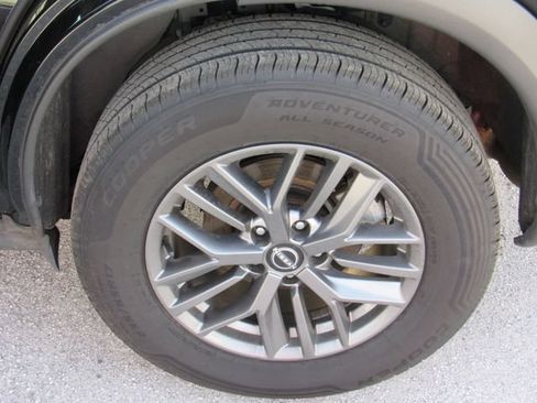 Used 2023 Nissan Rogue S AWD/4WD image 15