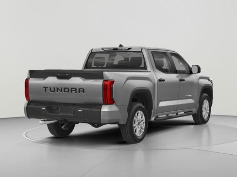 Used 2022 Toyota Tundra SR5 w/ SR5 Premium Package RWD image 2