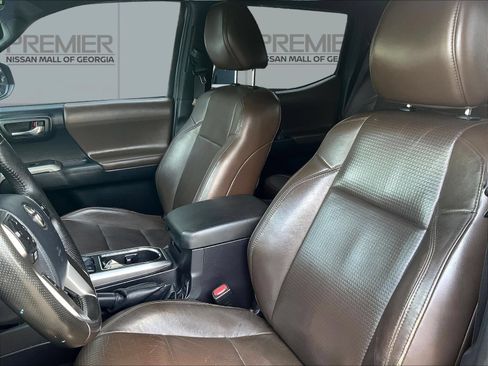 Used 2016 Toyota Tacoma Limited w/ Towing Package AWD/4WD image 17