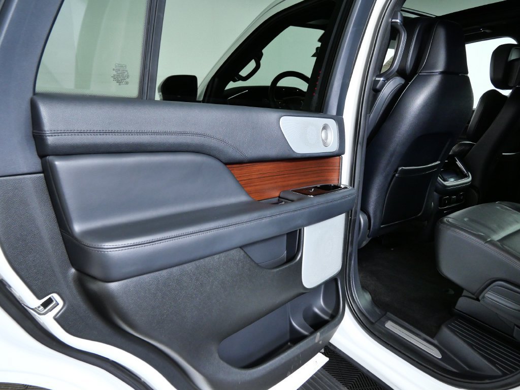 Certified 2023 Lincoln Navigator Reserve AWD/4WD image 13