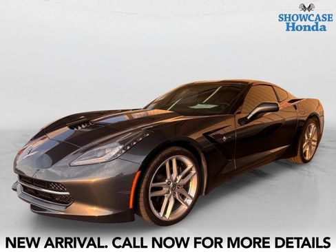 Used 2019 Chevrolet Corvette Stingray Coupe w/ 1LT RWD image 2
