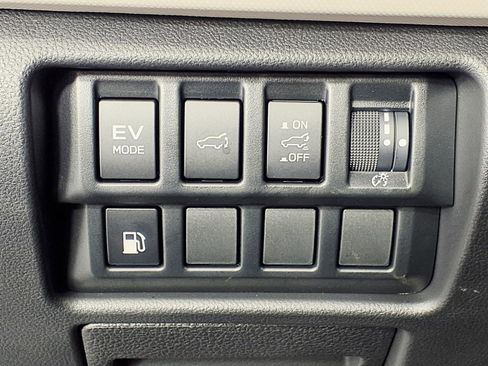 Used 2025 Subaru Forester Premium image 23