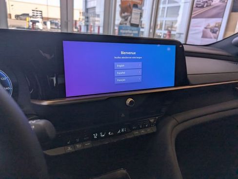 New 2025 Toyota Crown Signia Limited w/ Advanced Technology Package image 21