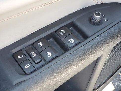 Used 2023 Jeep Compass Limited AWD/4WD image 19