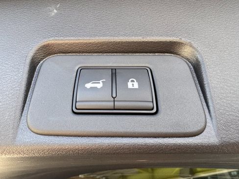 Used 2024 Nissan Rogue SL w/ SL Premium Package image 42