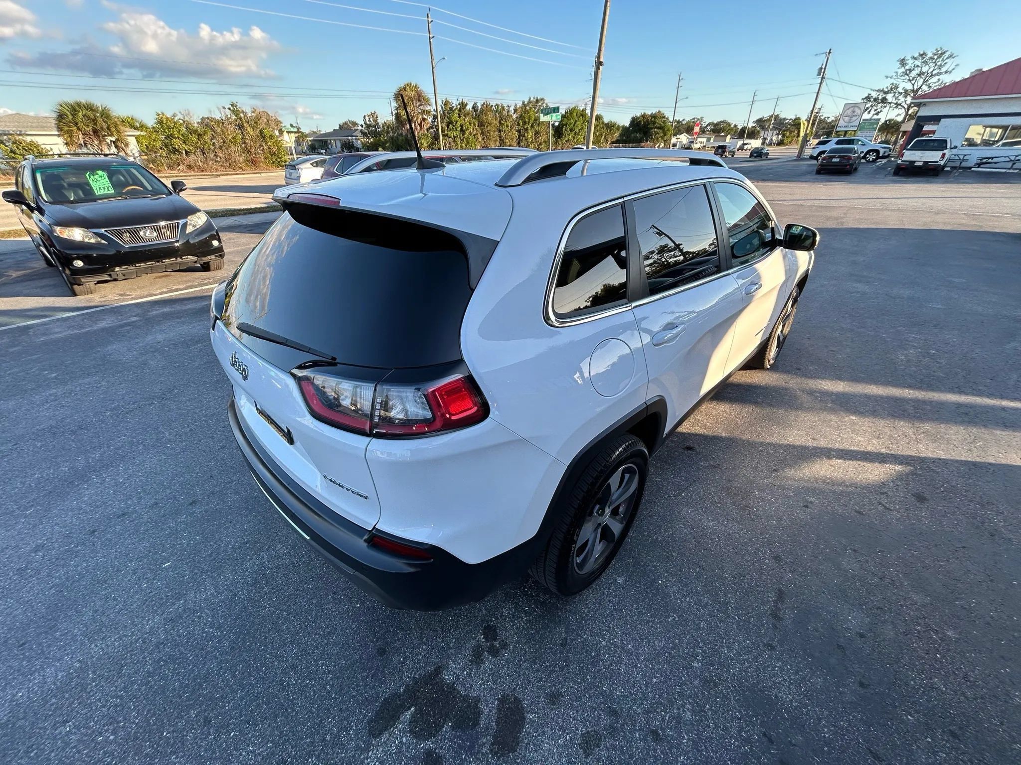 Used 2019 Jeep Cherokee Limited AWD/4WD image 8