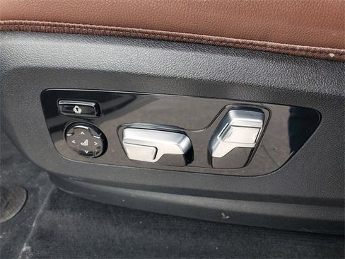 Used 2020 BMW X7 xDrive40i w/ Premium Package image 14